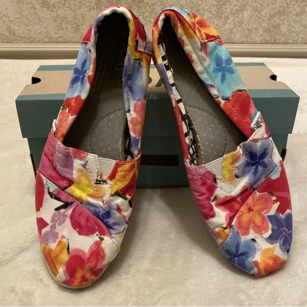 TOMS Women's Vibrant Floral Slip-On Flats - Picture 13 of 13